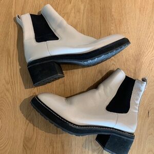 Madewell Cream Leather Chelsea Boots with Heel and Elastic